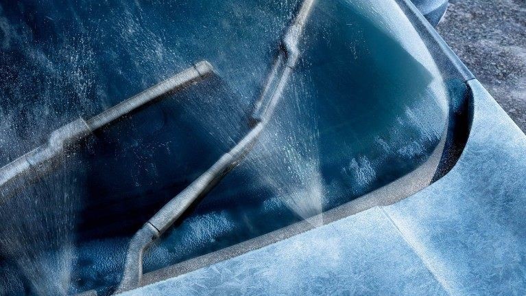 Z ogrevanjem Quickclear hitro odmrznite vetrobransko steklo
